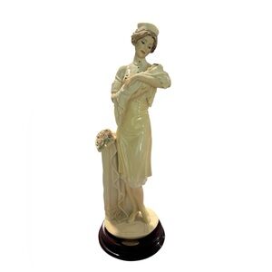 Giuseppe Armani Nurse with Child L'Infermiera Sculpture 0693-F Mint Condition